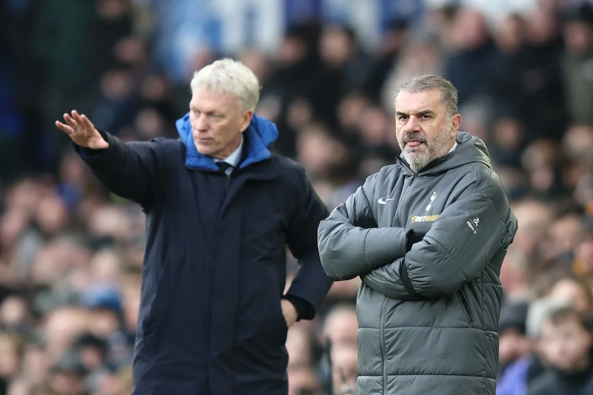 Ange Postecoglou and David Moyes during Tottenham's clash against Everton